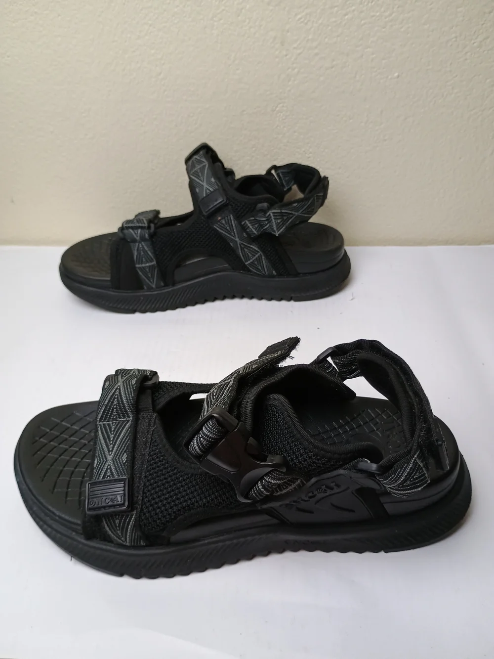 Oncai Men's 9 Black Hiking Sandals with Arch Support Adjustable Straps Outdoor